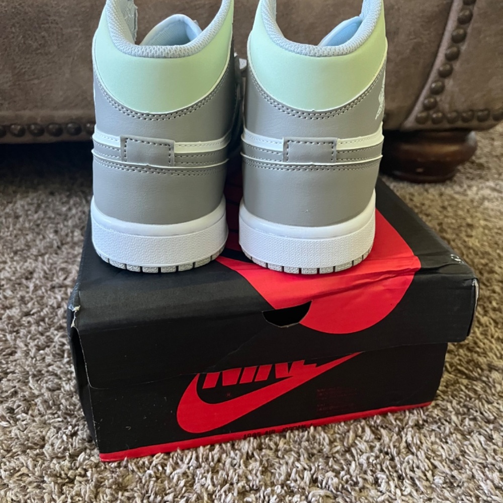 Shoes - Picture 5 of 6